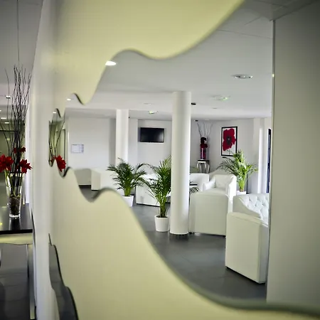 Adonis Apartahotel