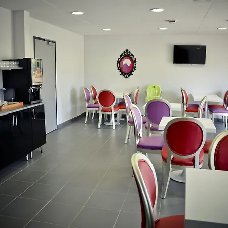 Adonis Aparthotel 3*