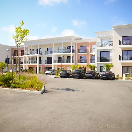Adonis Apartahotel