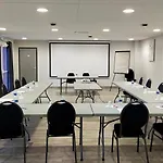 Adonis Aparthotel