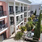 Adonis Aparthotel 3*