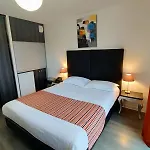 Adonis Aparthotel