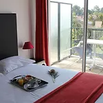 Adonis Aparthotel