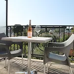 Adonis Aparthotel 3*