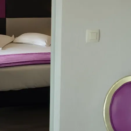 Aparthotel Adonis 3*