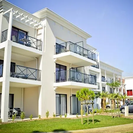 Adonis Lejlighedshotel 3*