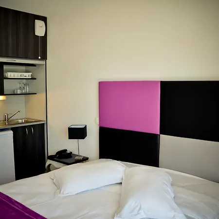 Adonis Lejlighedshotel 3*