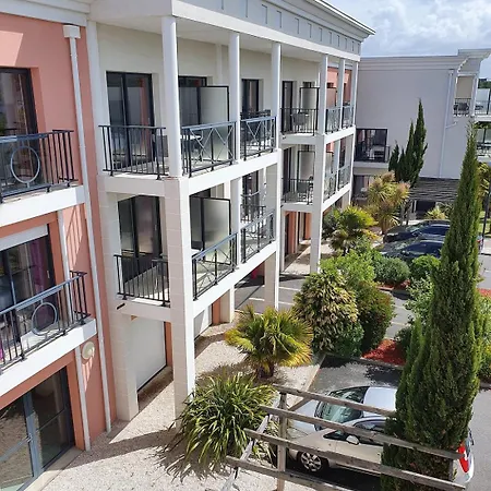 Adonis Lejlighedshotel 3*