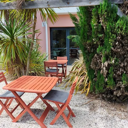 Adonis Aparthotel 3*