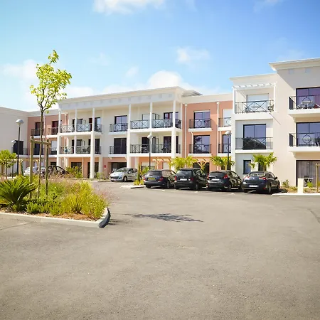 Adonis Lejlighedshotel