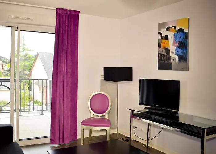 Adonis Aparthotel 3*