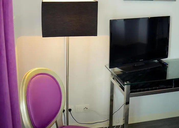 Adonis 아파트호텔