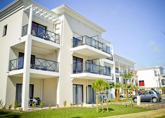 Adonis Aparthotel 3*