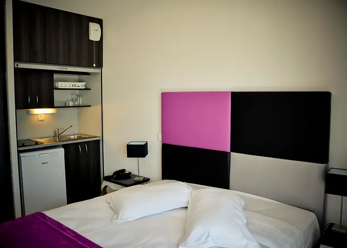 Adonis Aparthotel 3*