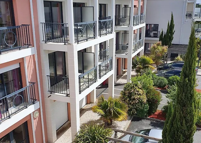 Adonis Aparthotel 3*