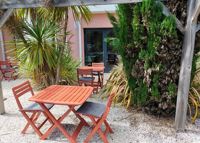 Adonis Aparthotel 3*