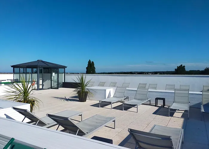 Adonis Aparthotel 3*