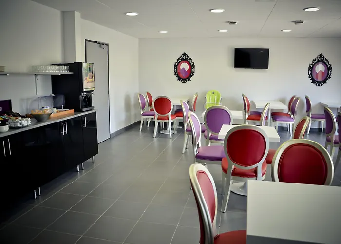 Adonis Aparthotel 3*