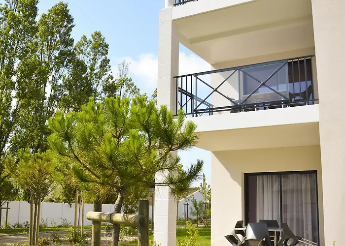 Adonis Aparthotel 3*