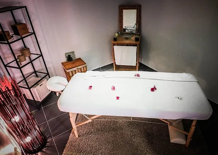 Adonis Aparthotel 3*